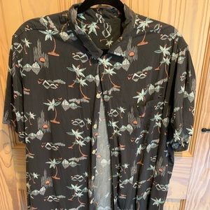 Men’s casual button down shirt